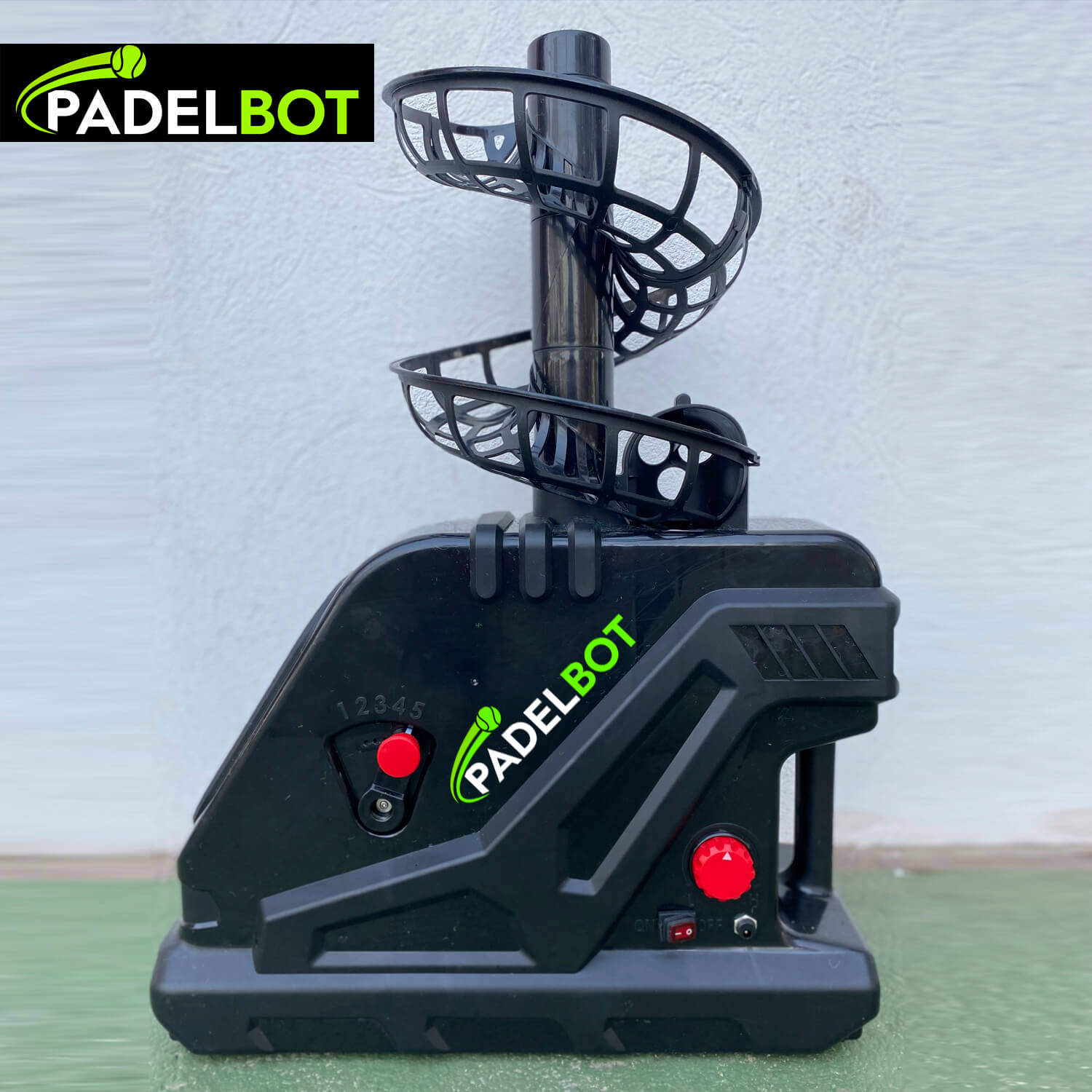 Máquina lanza pelotas de pádel PadelBot - PadelBot
